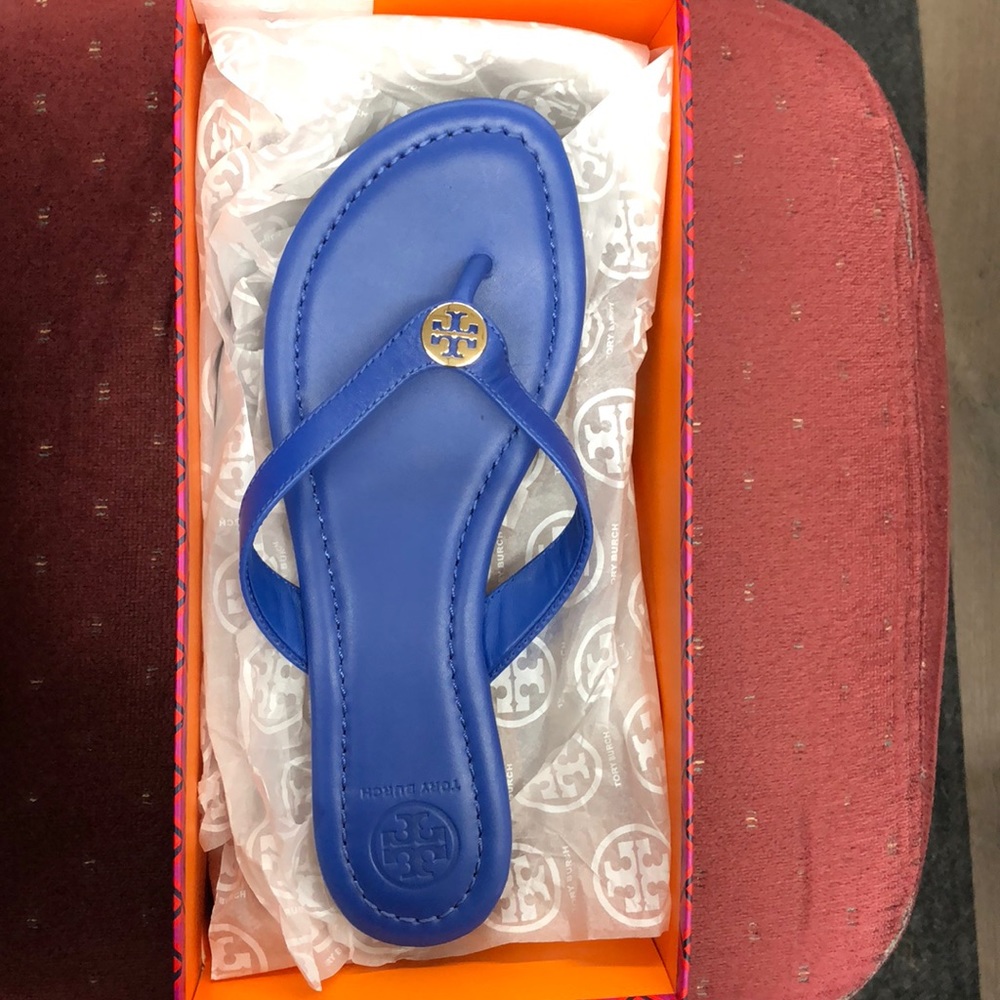 Brand new Tory Burch Pearce thong flip flops